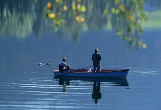 Pêche au corégone dans le lac de Chalain