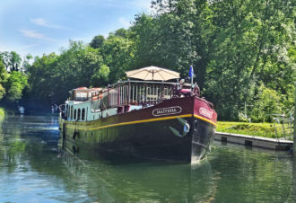 Mini-croisière autour de Dole : luxe et sérénité en péniche privée