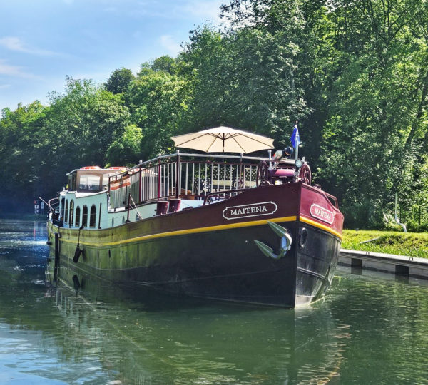 Mini-croisière autour de Dole : luxe et sérénité en péniche privée