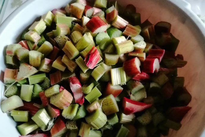 préparation confiture rhubarbe fraises