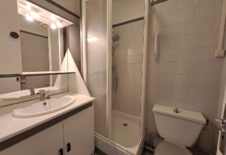 Le Lacuzon – Studio en résidence – R411BAUD00