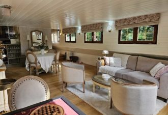 Mini-croisière autour de Dole : luxe et sérénité en péniche privée