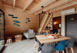 Les Chalets de Coyron – Hébergements Atypiques du Jura