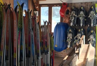 Location de skis et raquettes au Lac-des-Rouges-Truites