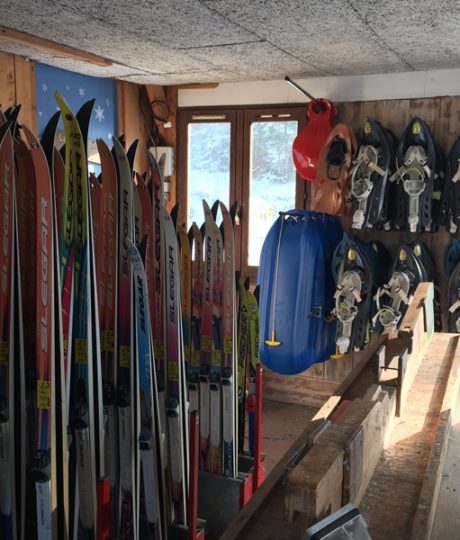 Location de skis et raquettes au Lac-des-Rouges-Truites