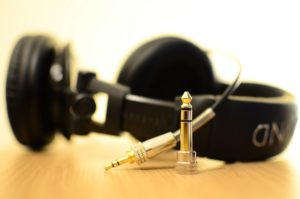 smzaidi-headphones-141301_1920