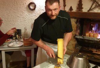 Soirée raclette au feu de bois à volonté