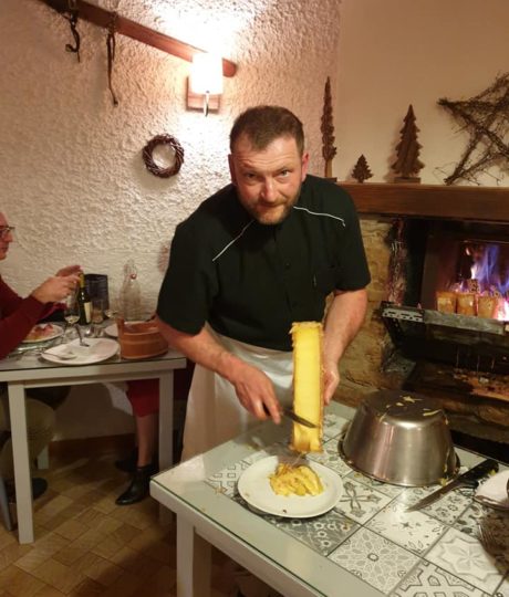 1822076Soirée raclette au feu de bois à volonté