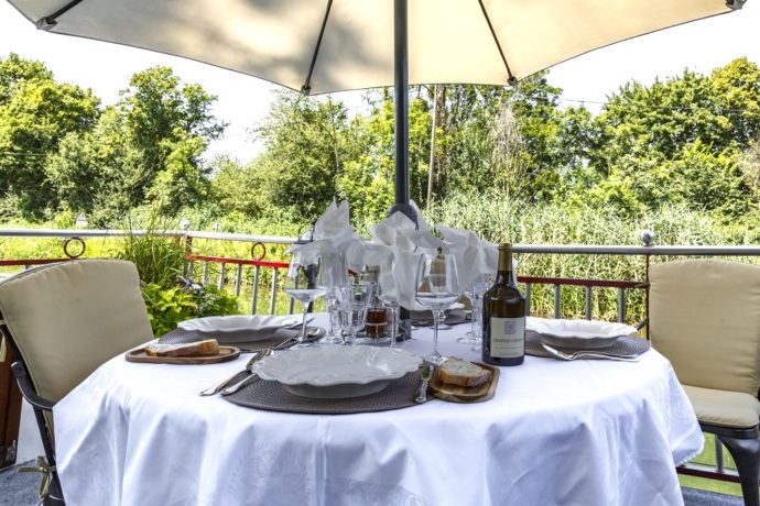 table-dress-e-sur-la-terrasse-5740679