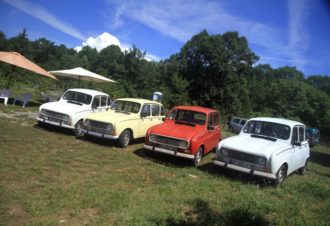 Auto rétro des sapins