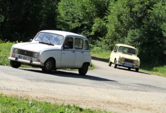 Auto rétro des sapins