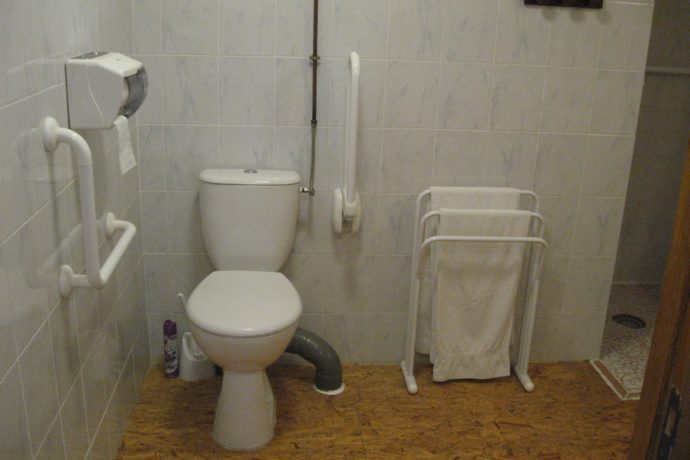 wc de la chambre handicapé